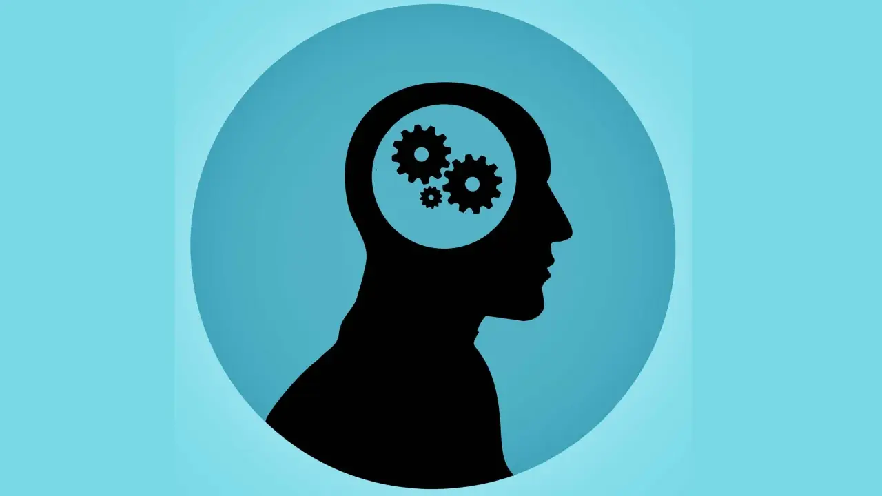 Silhouette d'une tête avec des engrenages à l'intérieur, symbolisant le fonctionnement de la pensée et le test mémoire de travail.