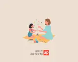 Une femme aide une enfant à apprendre les lettres, un soutien pour l'hypersensibilité autisme asperger.