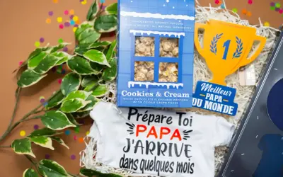 Un petit mot pour futur papa : un body "Papa j'arrive" et du popcorn pour célébrer l'heureux événement.