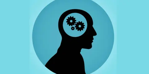 Silhouette d'une tête avec des engrenages à l'intérieur, symbolisant le fonctionnement de la pensée et le test mémoire de travail.