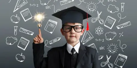 Un enfant HPI que faire ? Ce jeune prodige, coiffé d'un mortier, a une idée lumineuse. Autour de lui, des symboles scolaires.