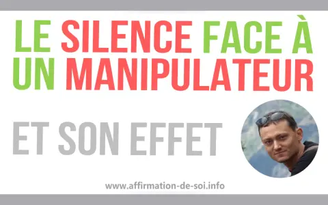 Le silence face à un manipulateur : découvrez son effet déstabilisant. Un homme regarde vers le spectateur.