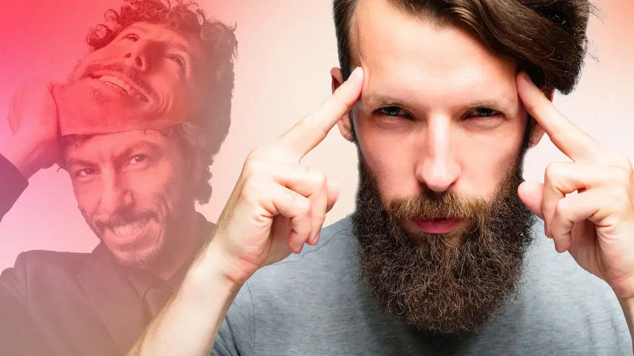 Un homme barbu se touche les tempes, son regard intense. Derri&egrave;re lui, un visage masqu&eacute;, sugg&eacute;rant un comportement d'homme qui cache quelque chose.